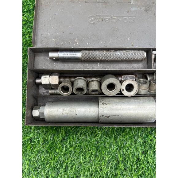 Vint Steeldraulic Brake Pullers-30s-40s Snap-On Bush Set in Metal Box - Picture 7 of 10